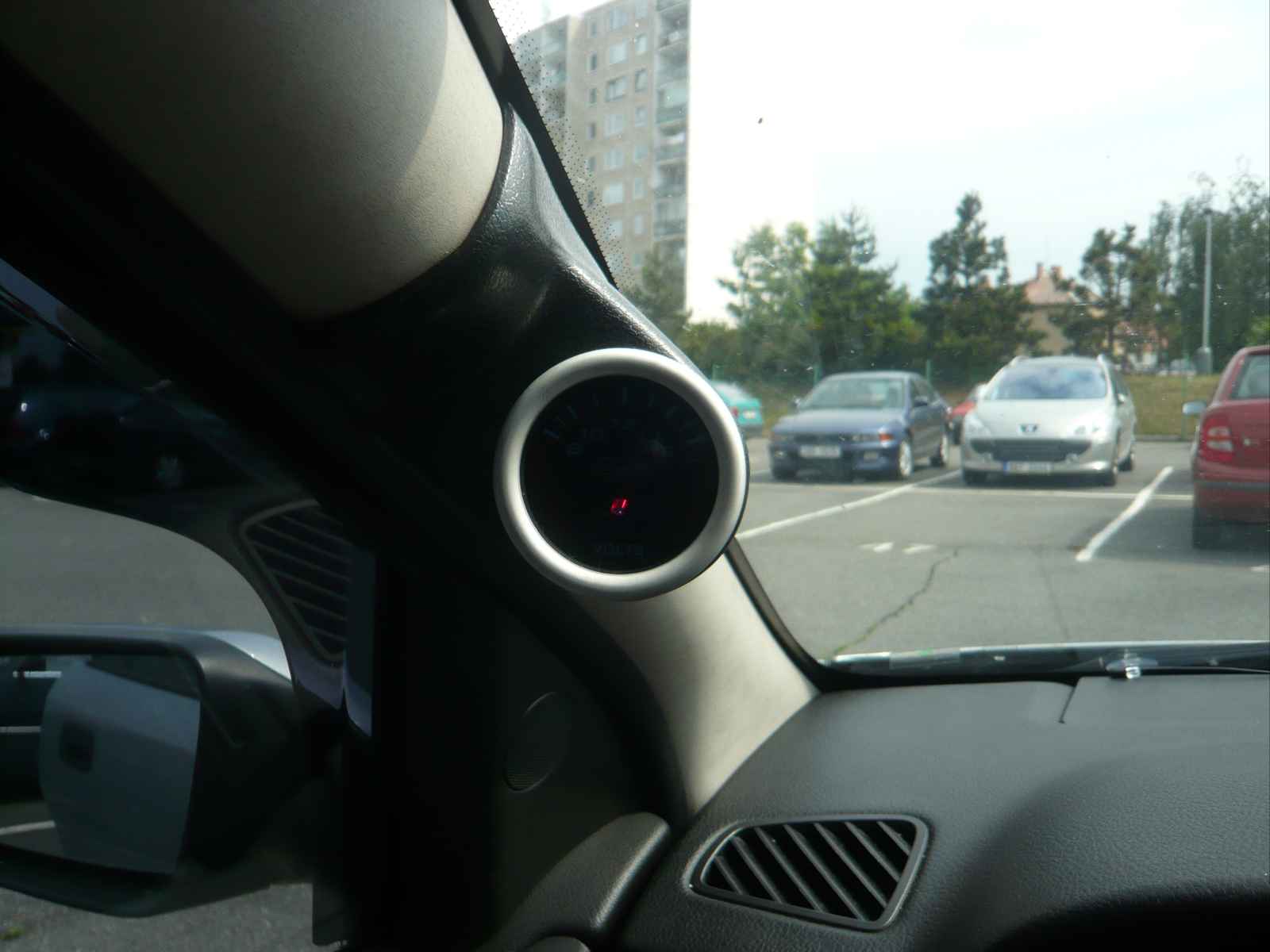 Voltmetr na sloupku u �idi�e