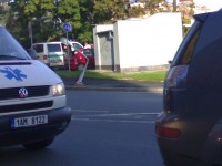 16092010122.jpg (111.52 KiB) Zobrazeno 2921 x jeden borec nacouval do lampy a skolil jí druhému na auto. Plzeň dnes v8.30hod.