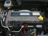 Vauxhall_Vectra_2.2_Engine_1.jpg