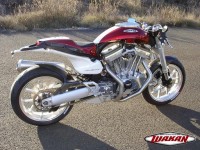 Wakan - jeden ze dvou výrobců motocyklů ve Francii. To na nádrži jsou klapky sání. Otevírají se s plynem.